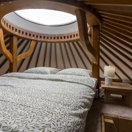Gorski Glamping - Caloroczne Jurty Z Widokiem Tylmanowa Exterior foto