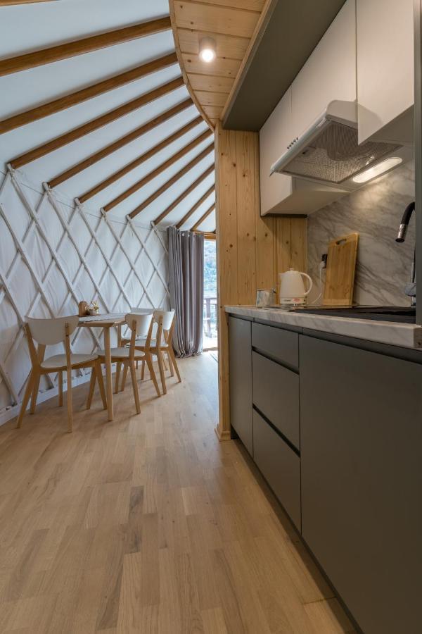Gorski Glamping - Caloroczne Jurty Z Widokiem Tylmanowa Exterior foto