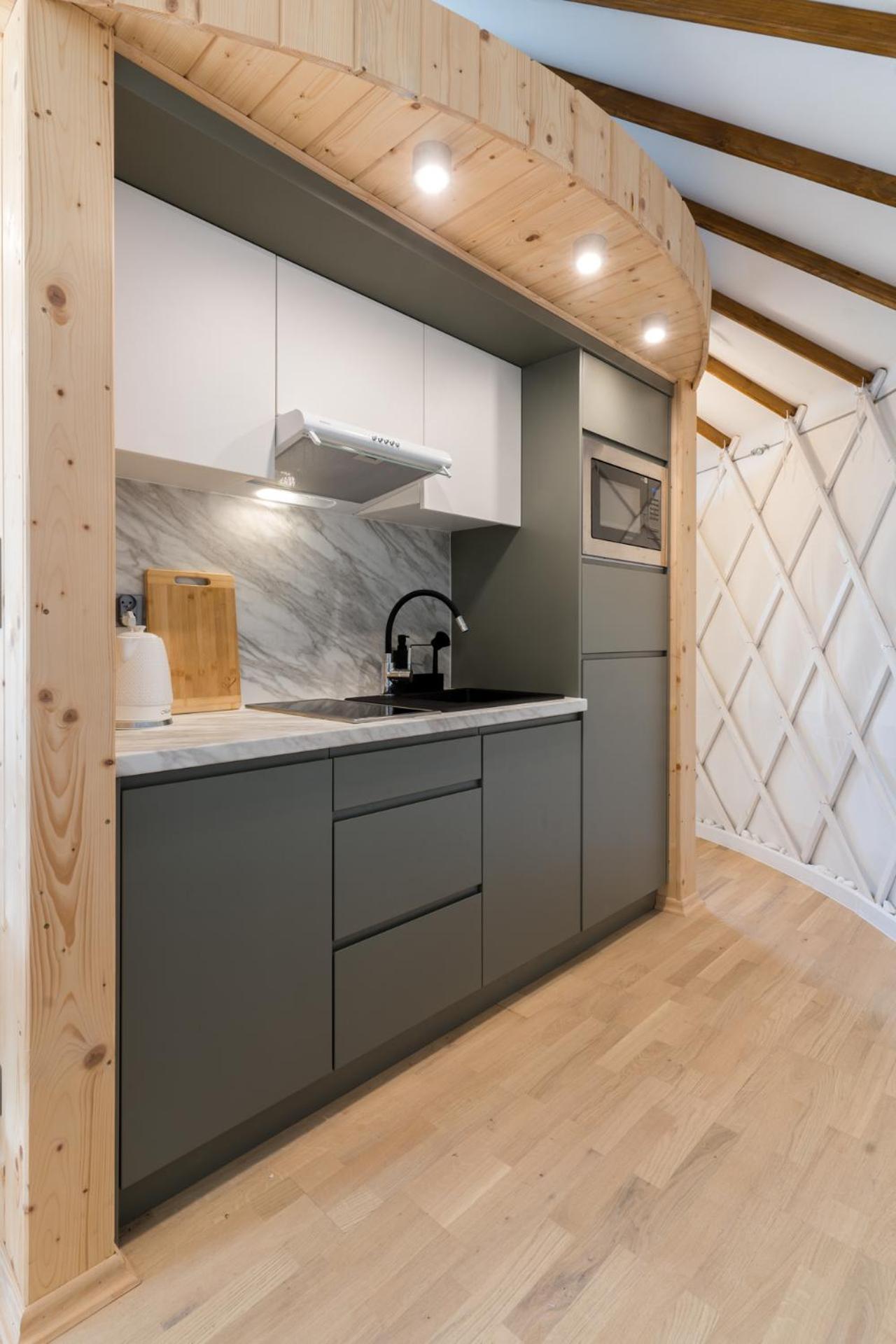 Gorski Glamping - Caloroczne Jurty Z Widokiem Tylmanowa Exterior foto
