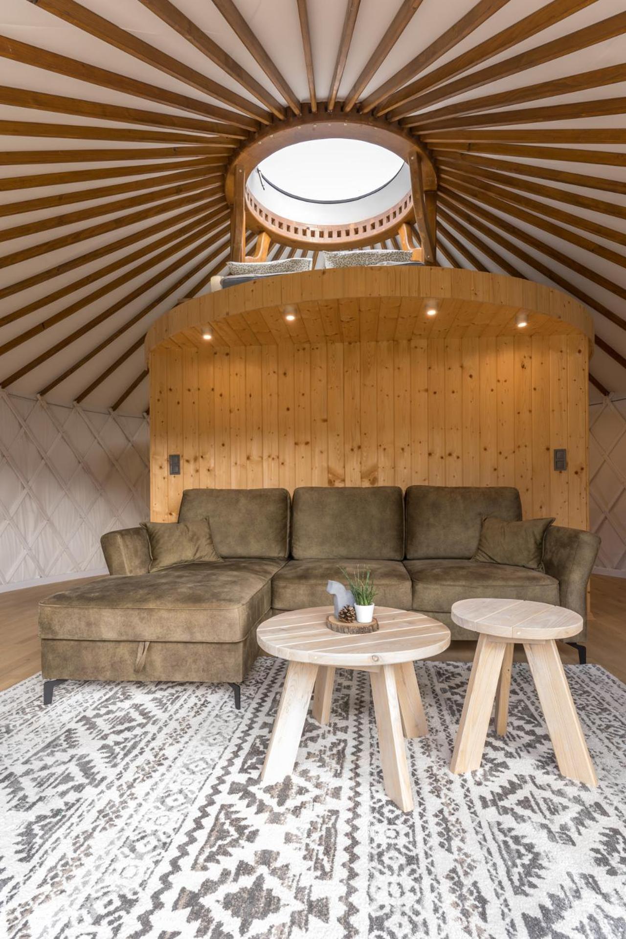 Gorski Glamping - Caloroczne Jurty Z Widokiem Tylmanowa Exterior foto